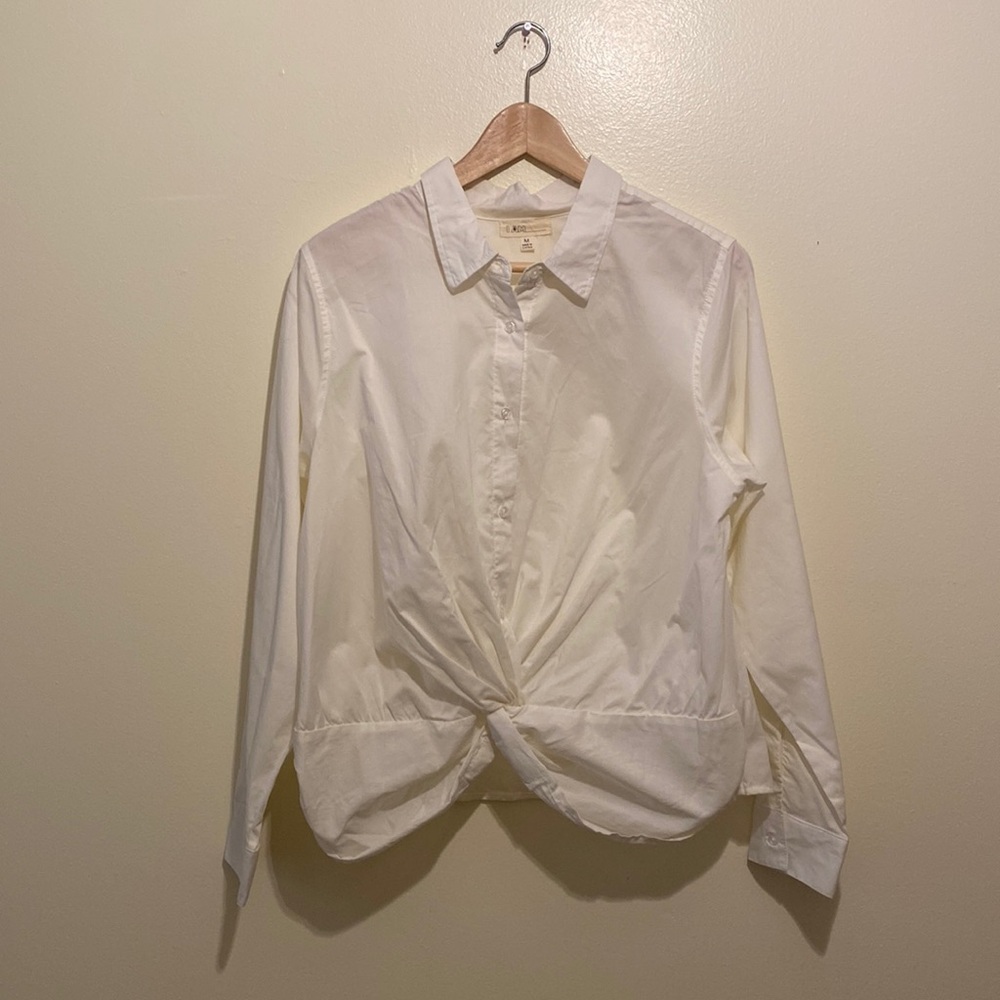 I AM___ white cotton button blouse . Size M